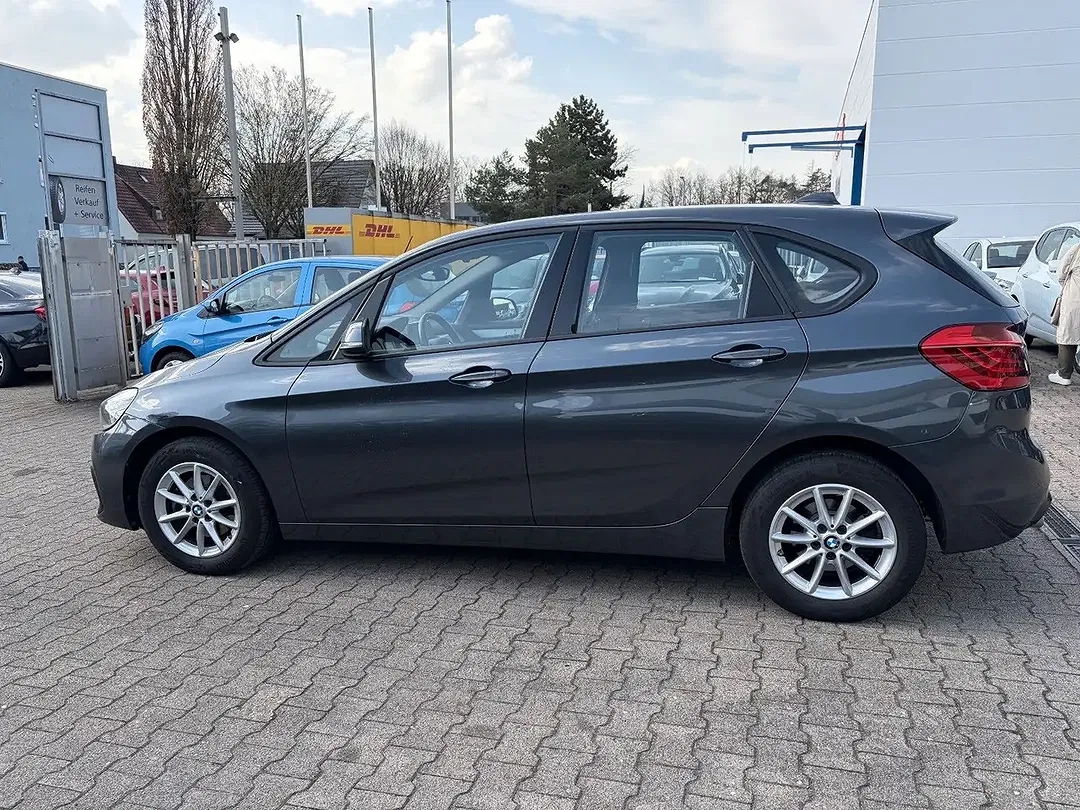 BMW 216 - Thumbnail 8