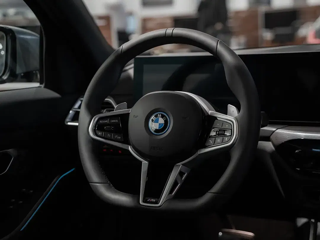 BMW 330 - Thumbnail 12