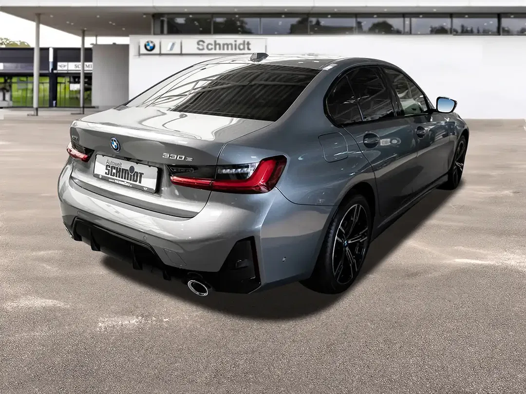 BMW 330 - Thumbnail 2