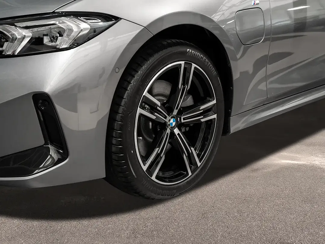 BMW 330 - Thumbnail 5