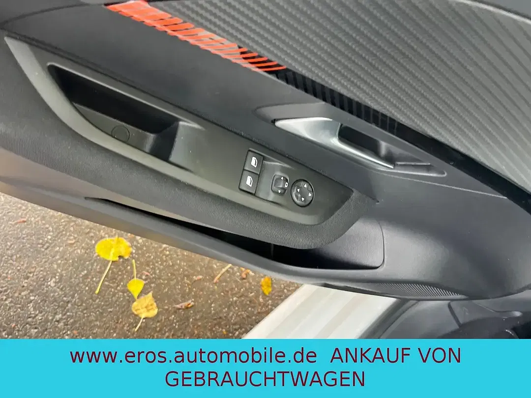 Peugeot 208 - Thumbnail 6