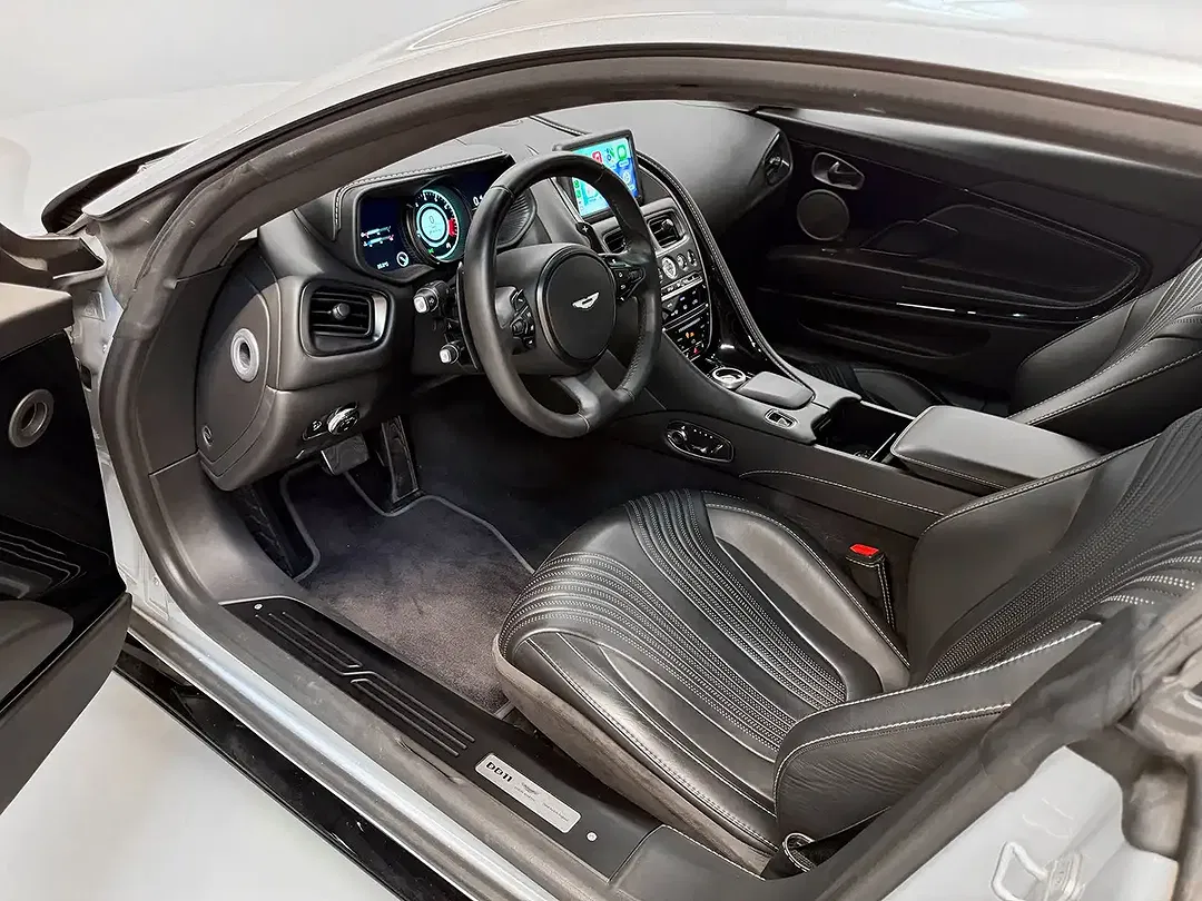Aston Martin DB11 - Thumbnail 10