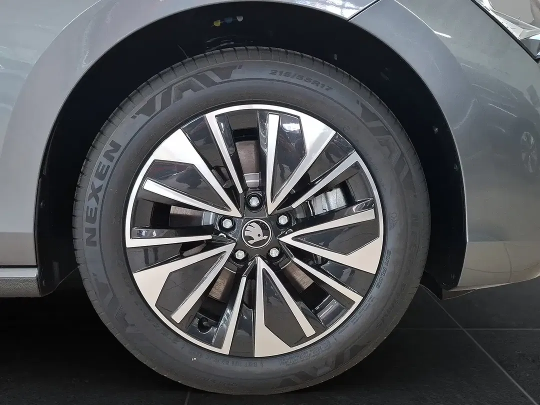 Skoda Superb - Thumbnail 5