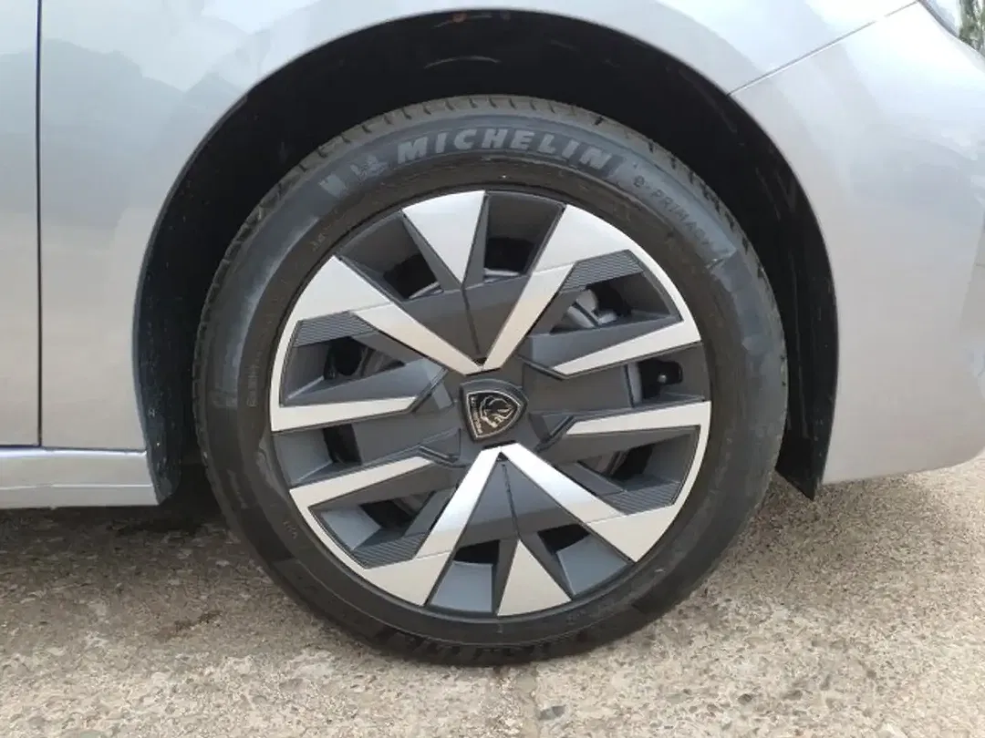 Peugeot 208 - Thumbnail 5