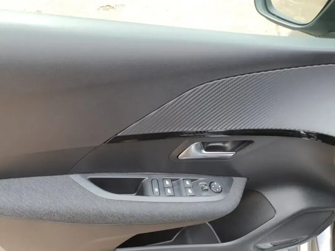 Peugeot 208 - Thumbnail 6