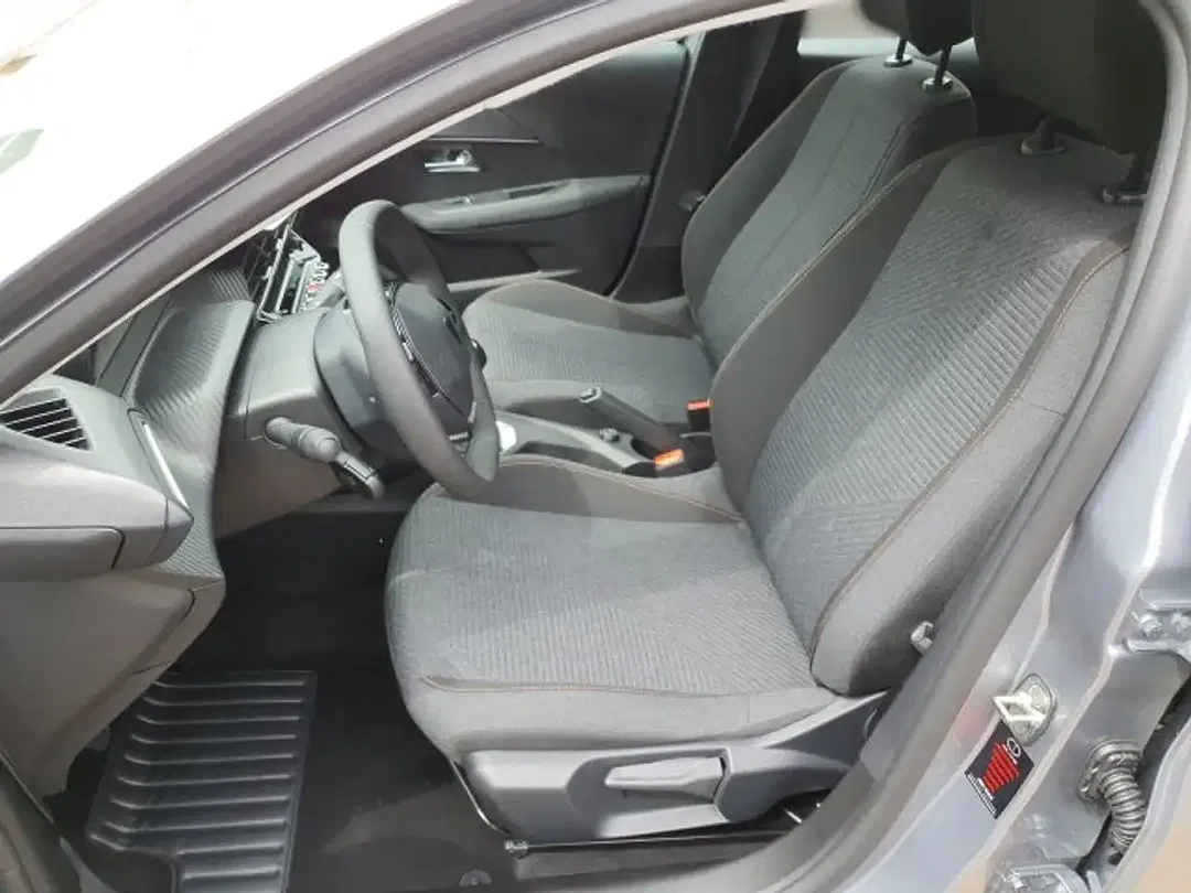 Peugeot 208 - Thumbnail 7