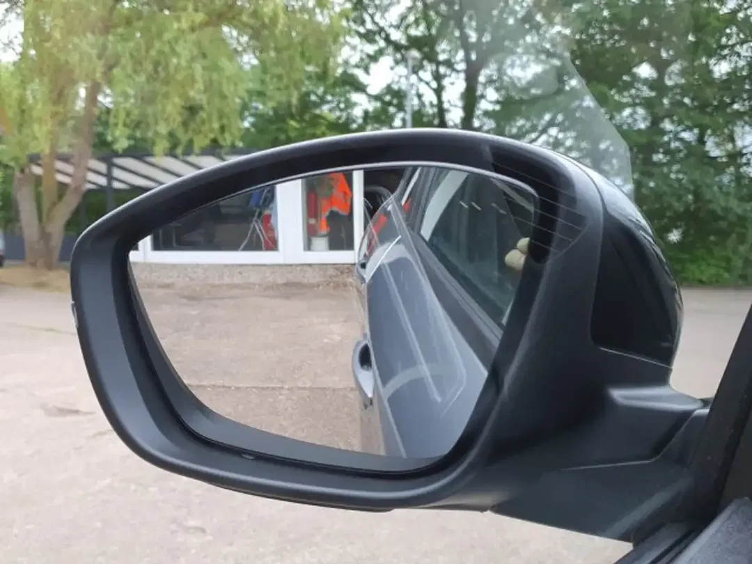 Peugeot 208 - Thumbnail 8