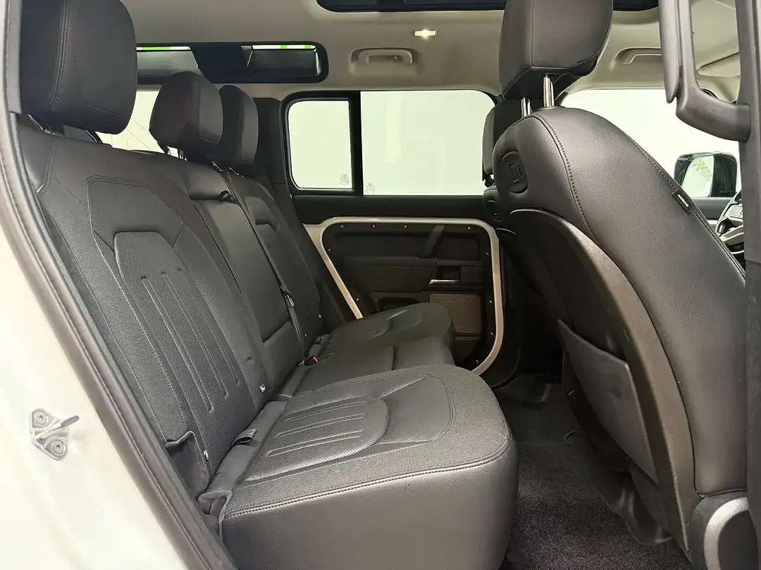 Land Rover Defender - Thumbnail 13