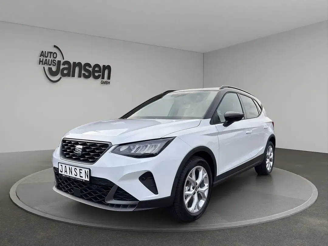 SEAT Arona - Thumbnail 1