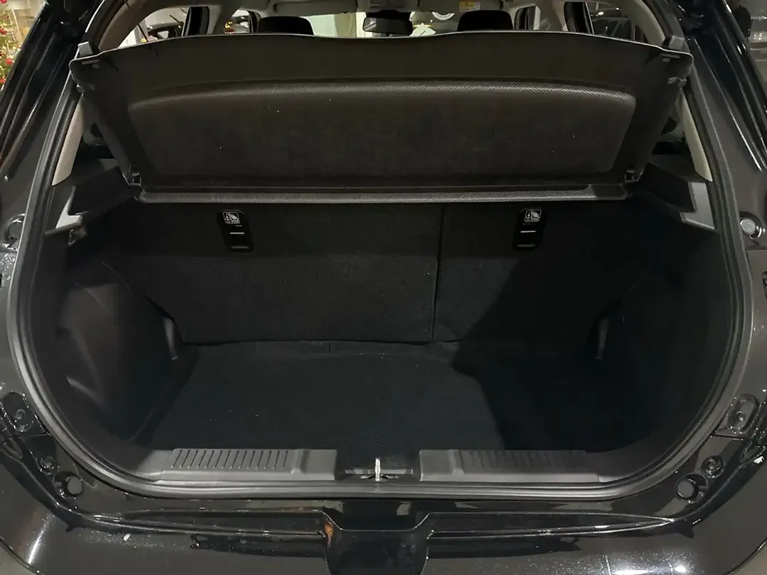 Suzuki Swift - Thumbnail 8