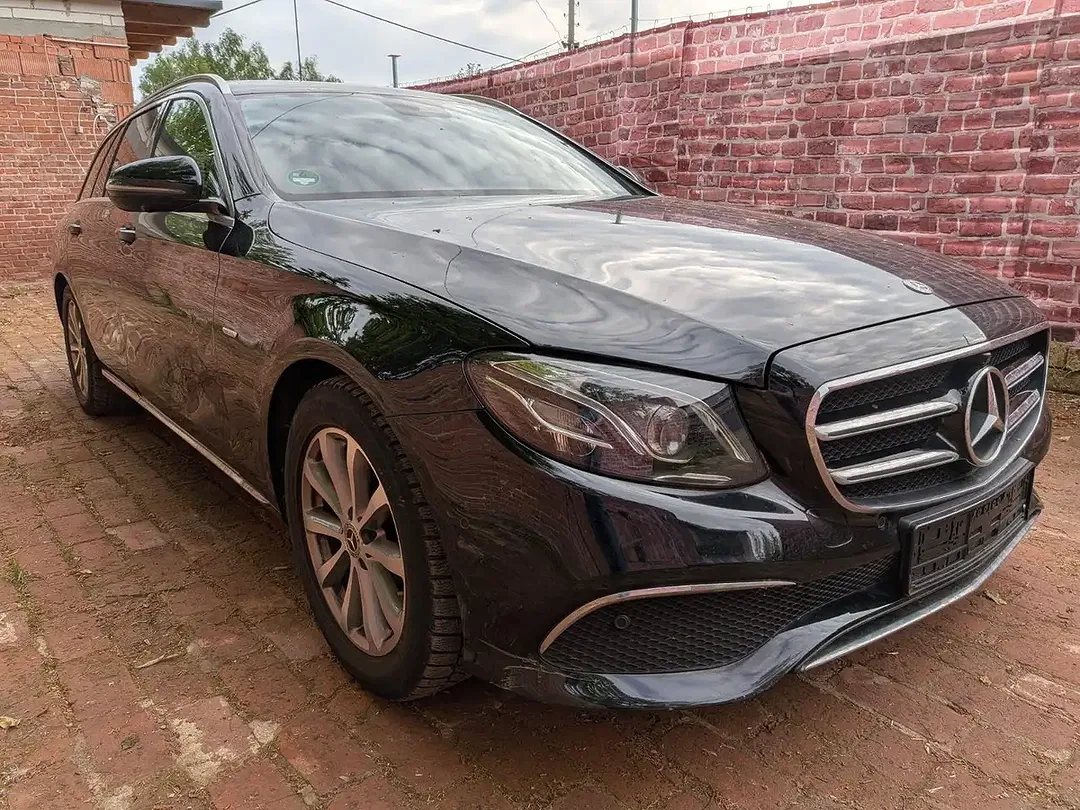 Mercedes-Benz E 200 - Thumbnail 14