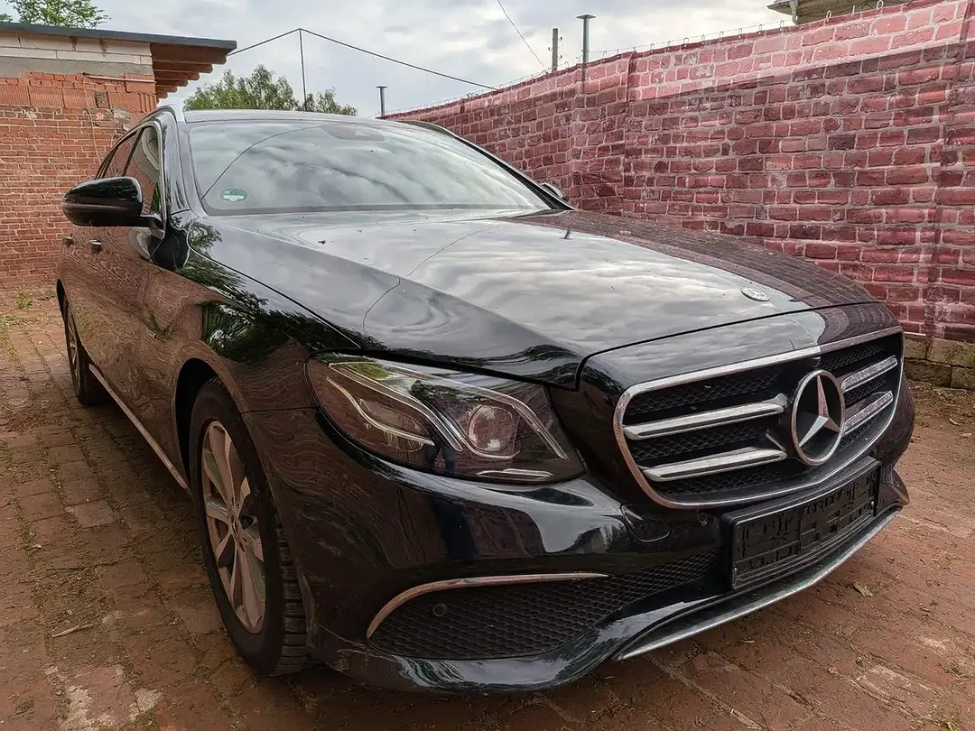 Mercedes-Benz E 200 - Thumbnail 15