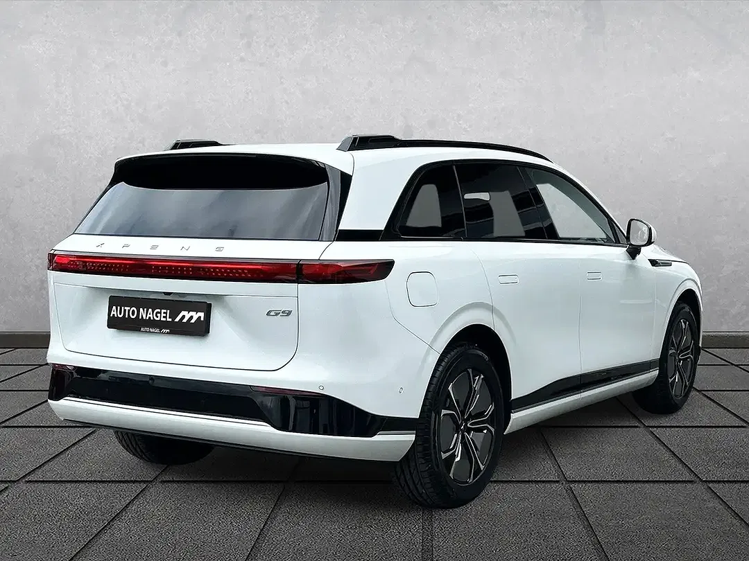 Xpeng G9 - Thumbnail 2