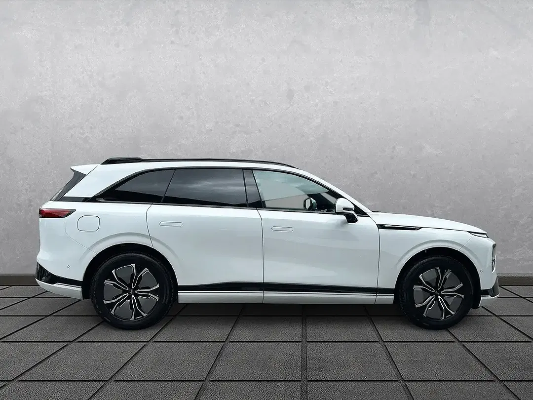 Xpeng G9 - Thumbnail 6