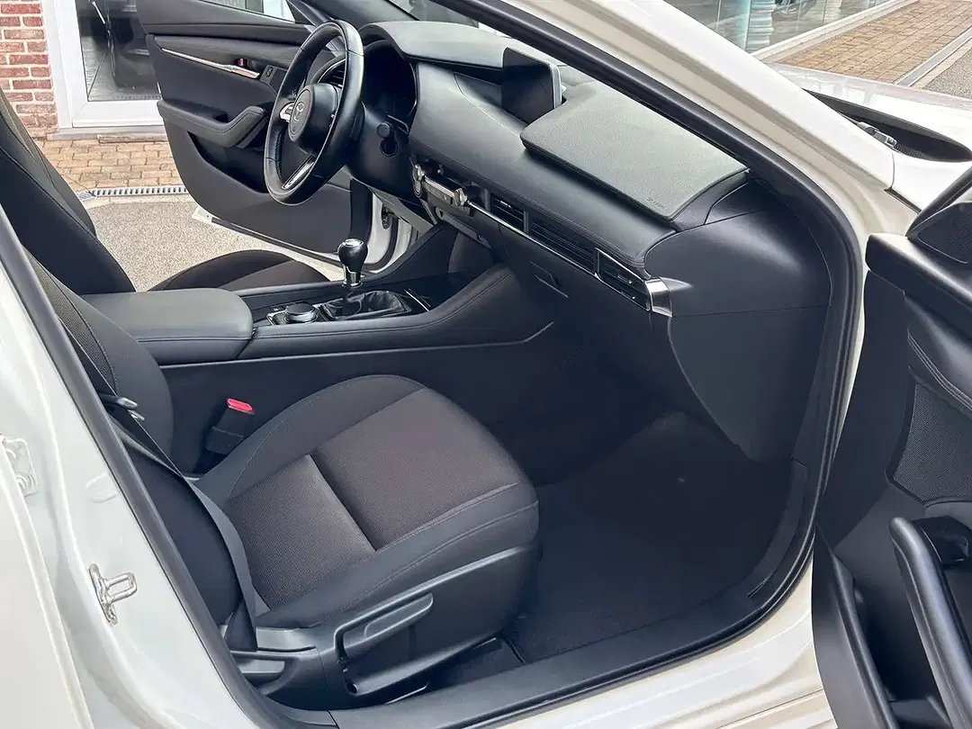 Mazda 3 - Thumbnail 8
