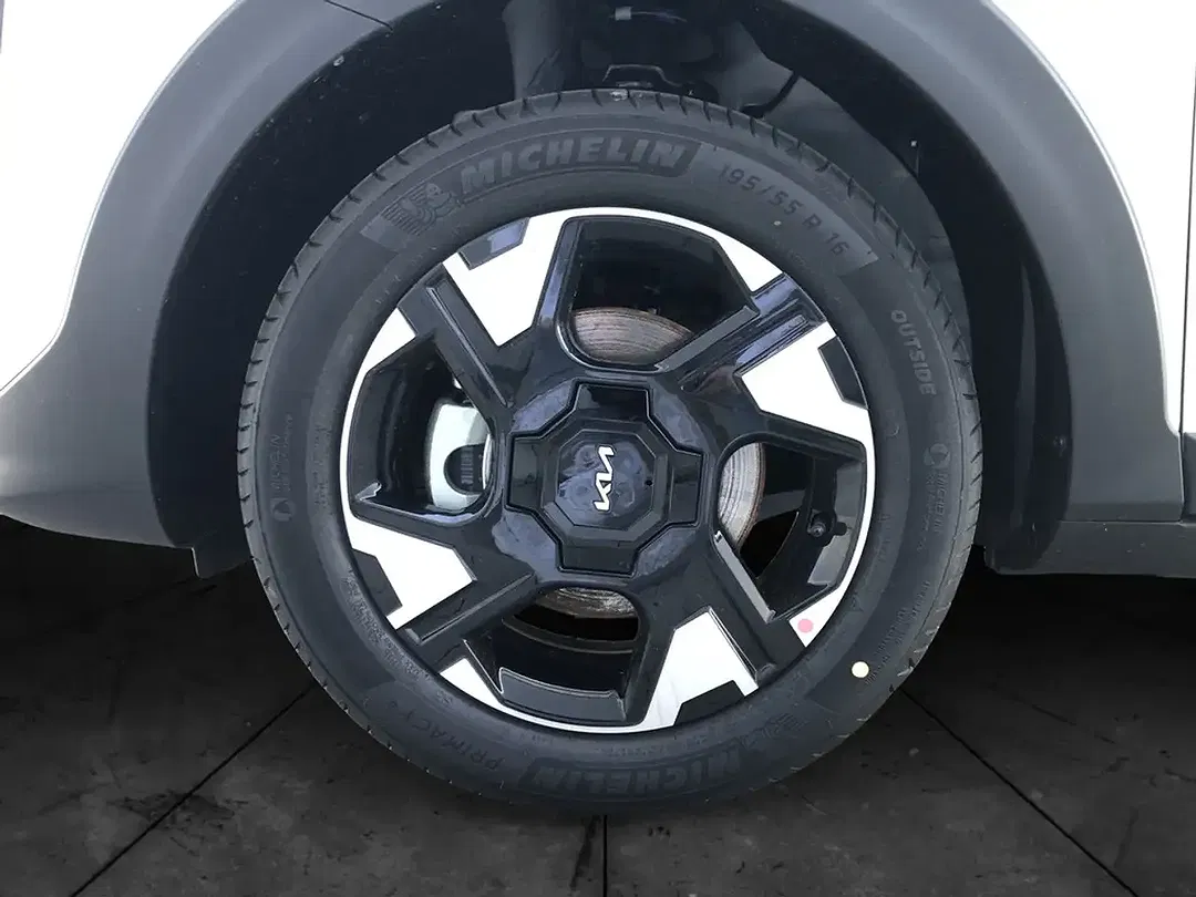 Kia Stonic - Thumbnail 5