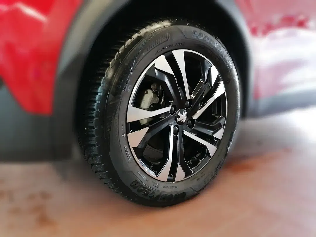 Peugeot 2008 - Thumbnail 4