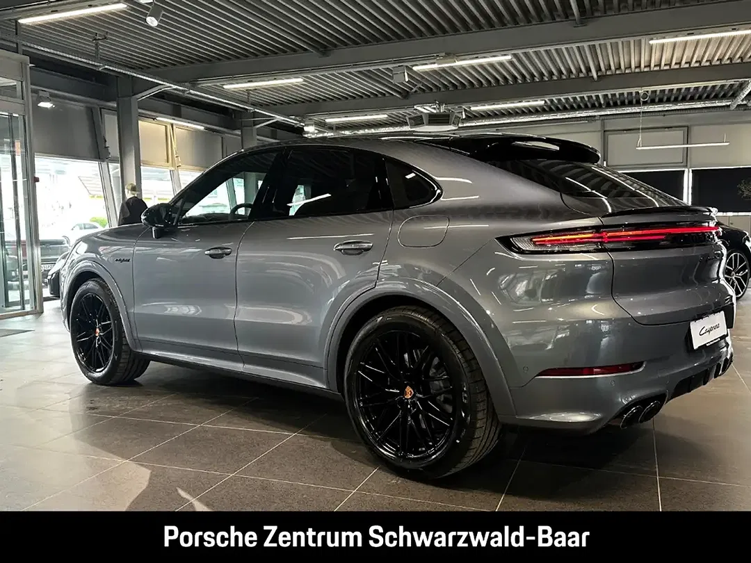 Porsche Cayenne - Thumbnail 3