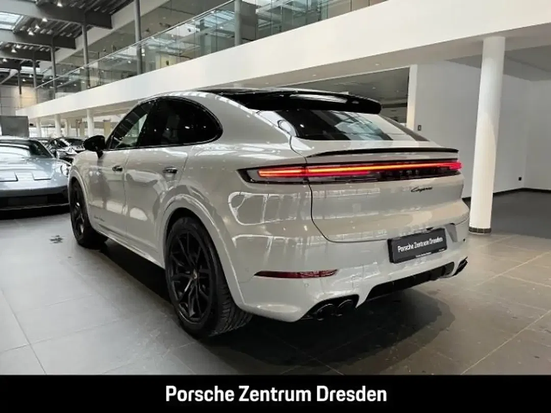 Porsche Cayenne - Thumbnail 3