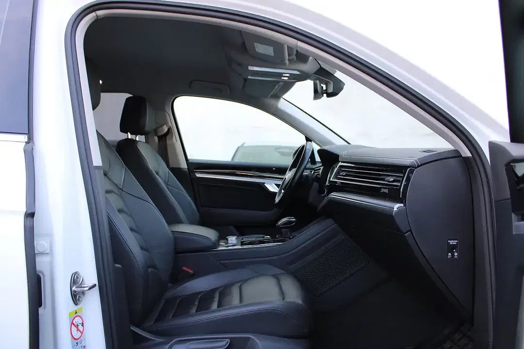 Volkswagen Touareg - Thumbnail 13