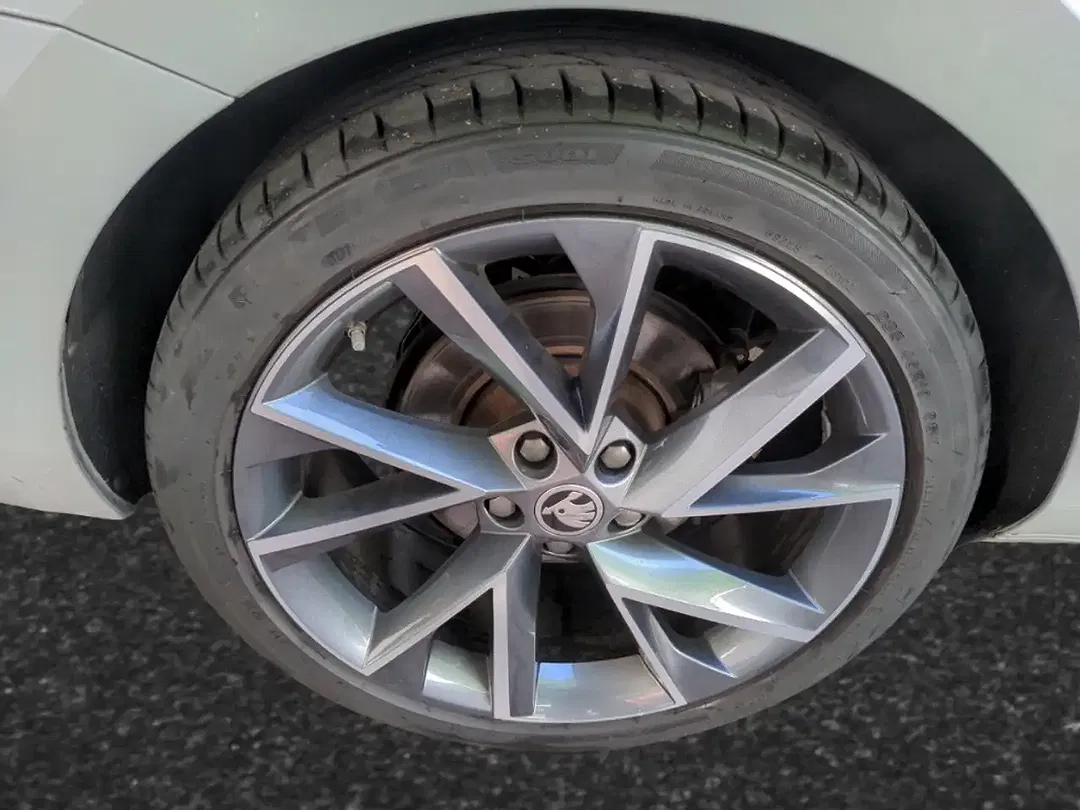 Skoda Superb - Thumbnail 8