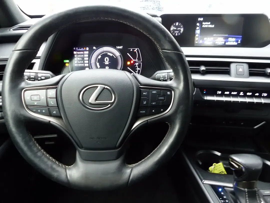Lexus UX 250h - Thumbnail 13