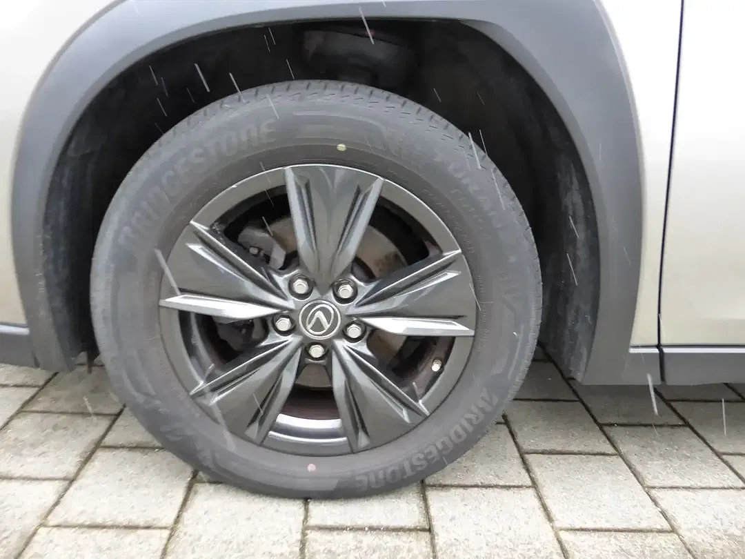 Lexus UX 250h - Thumbnail 15