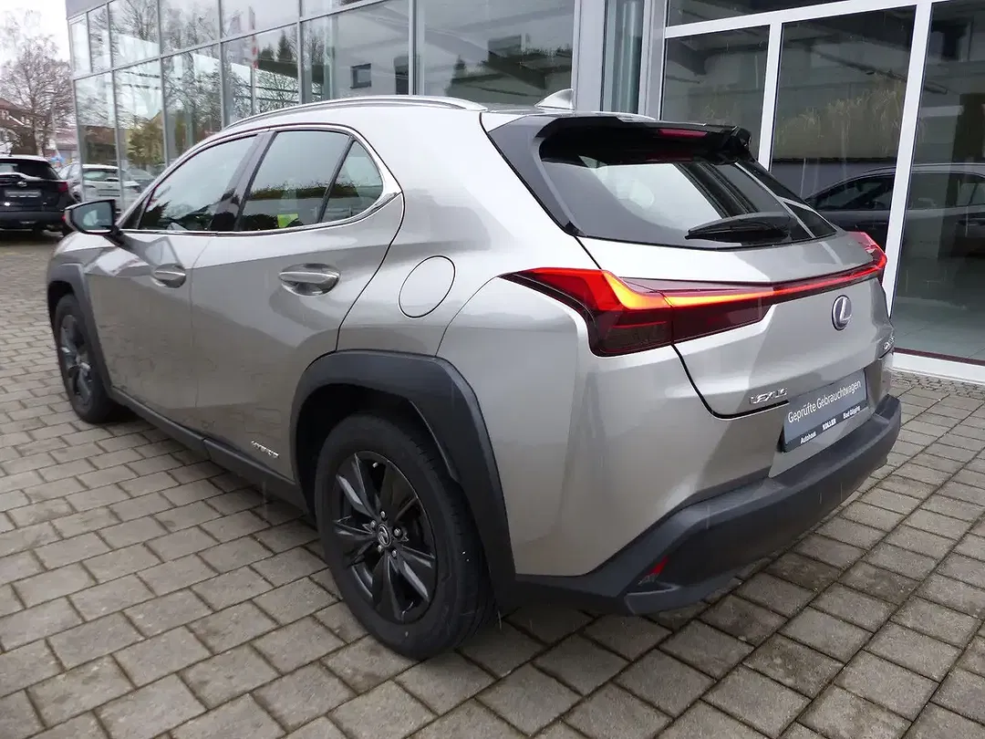 Lexus UX 250h - Thumbnail 2