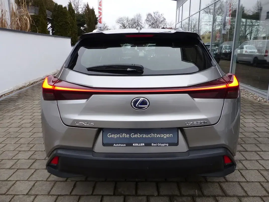 Lexus UX 250h - Thumbnail 4