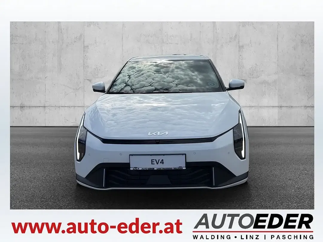 Kia EV4 - Thumbnail 2