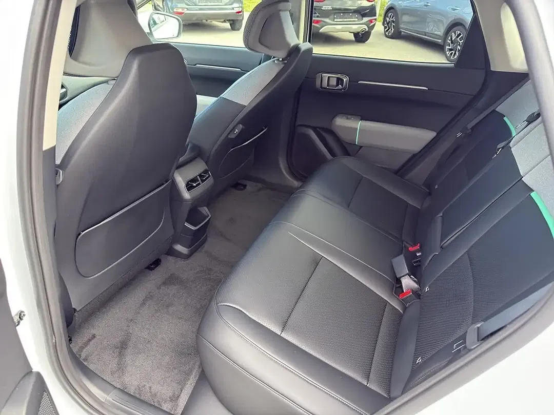 Kia EV4 - Thumbnail 8
