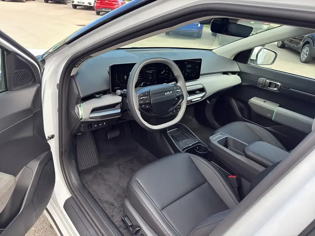 Kia EV4 - Thumbnail 9