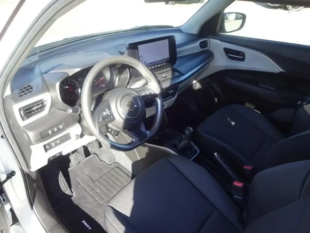 Suzuki Swift - Thumbnail 8