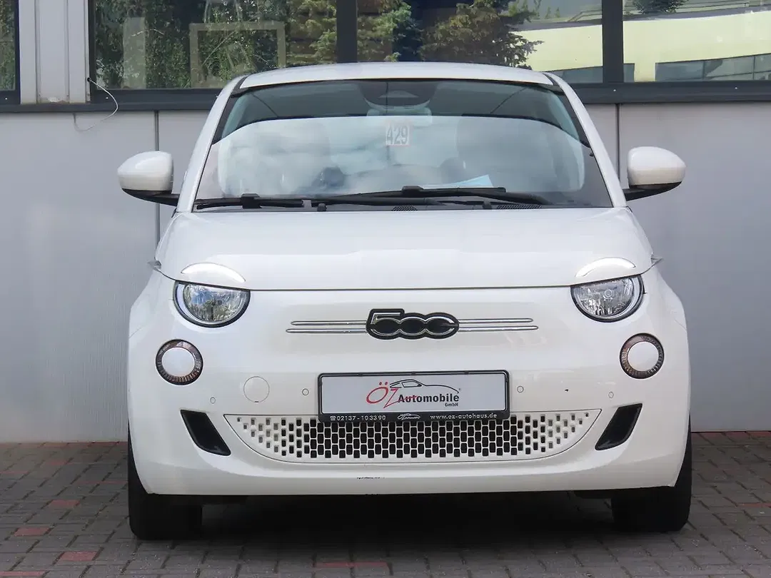 Fiat 500e - Thumbnail 2