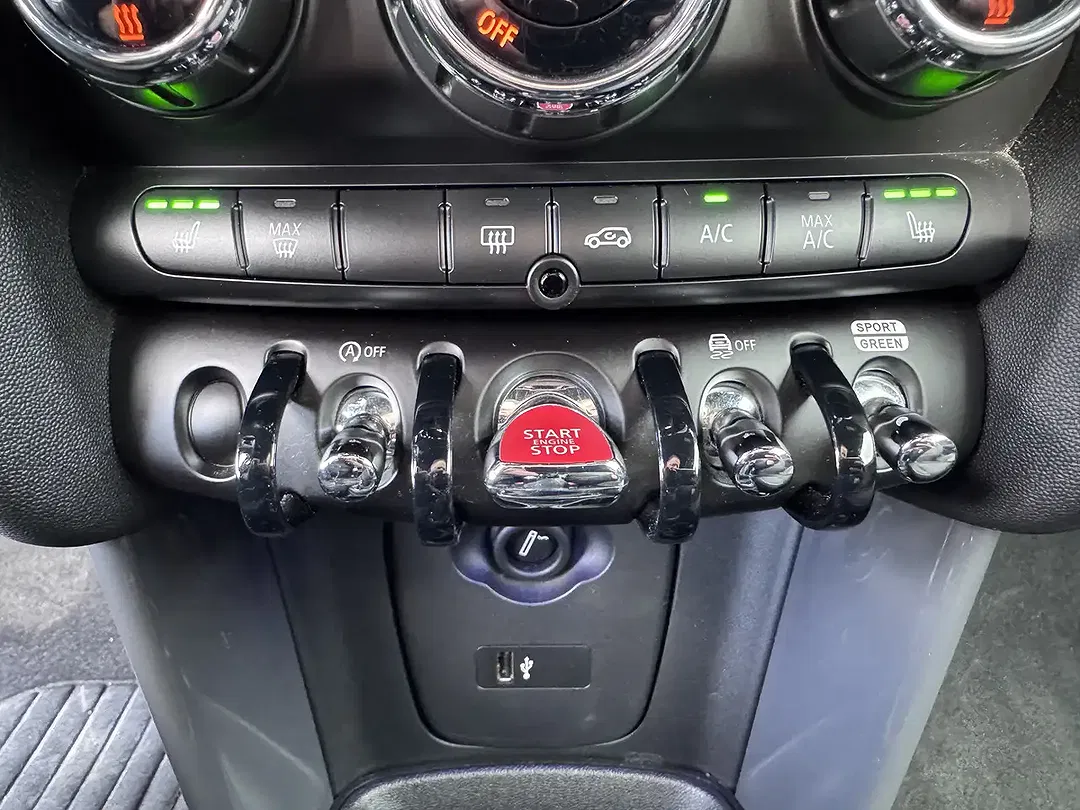 MINI Cooper Cabrio - Thumbnail 10