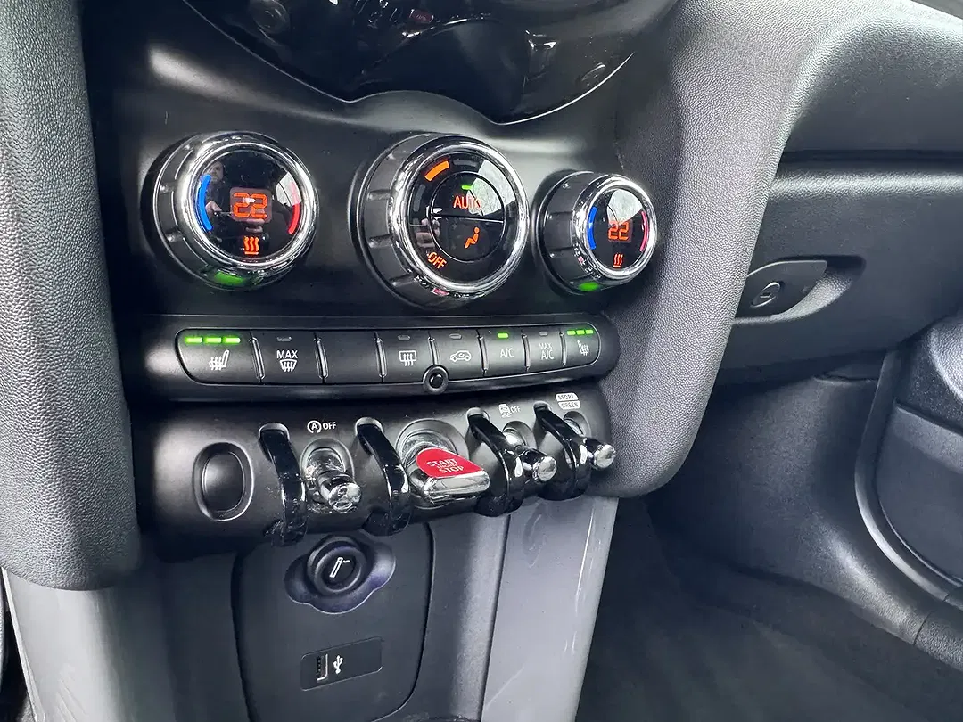 MINI Cooper Cabrio - Thumbnail 9