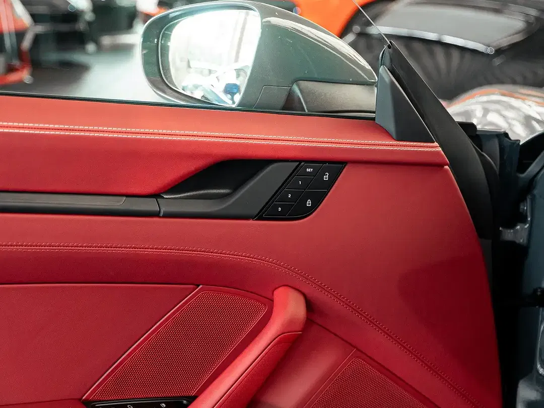 Porsche 992 - Thumbnail 13