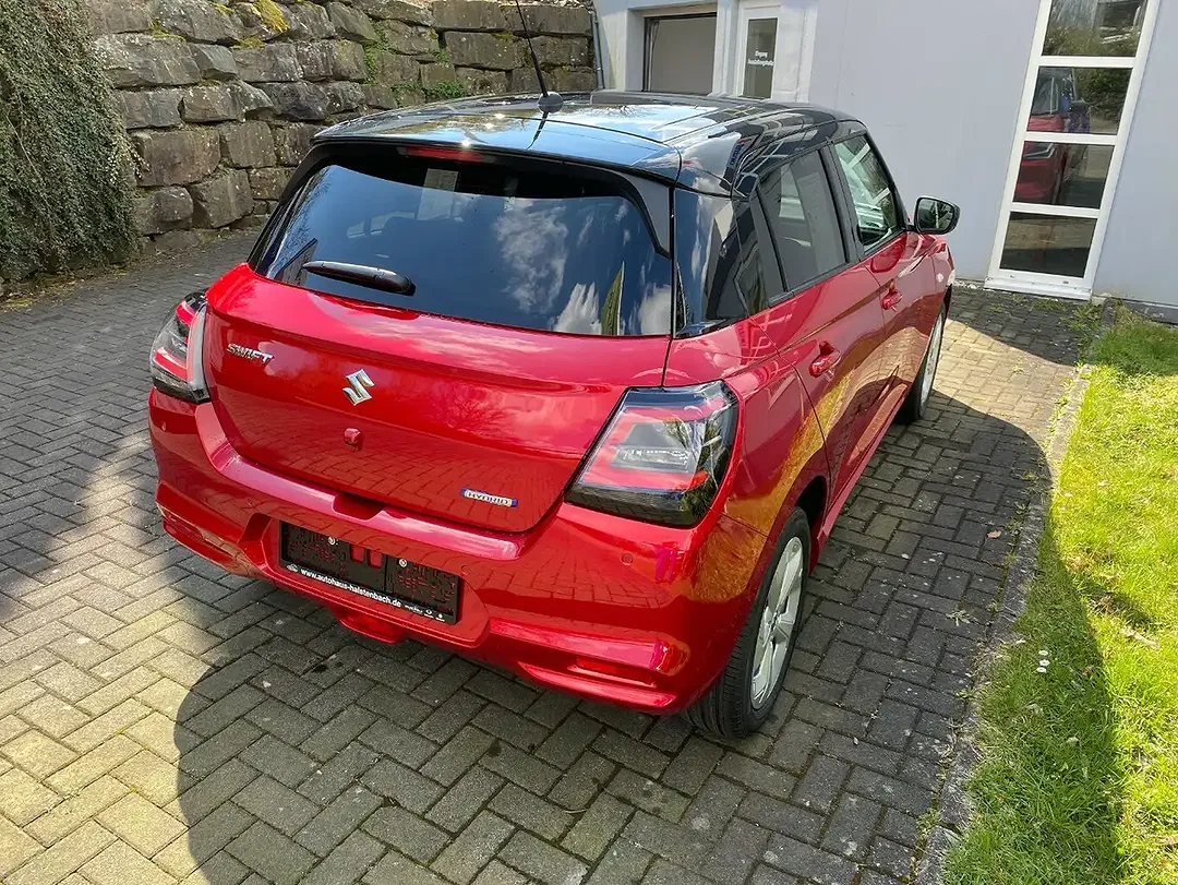 Suzuki Swift - Thumbnail 3
