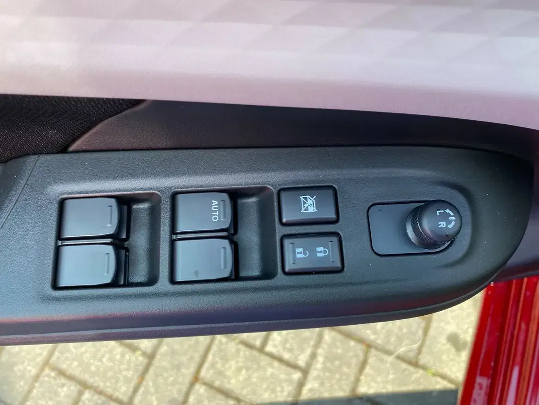Suzuki Swift - Thumbnail 9