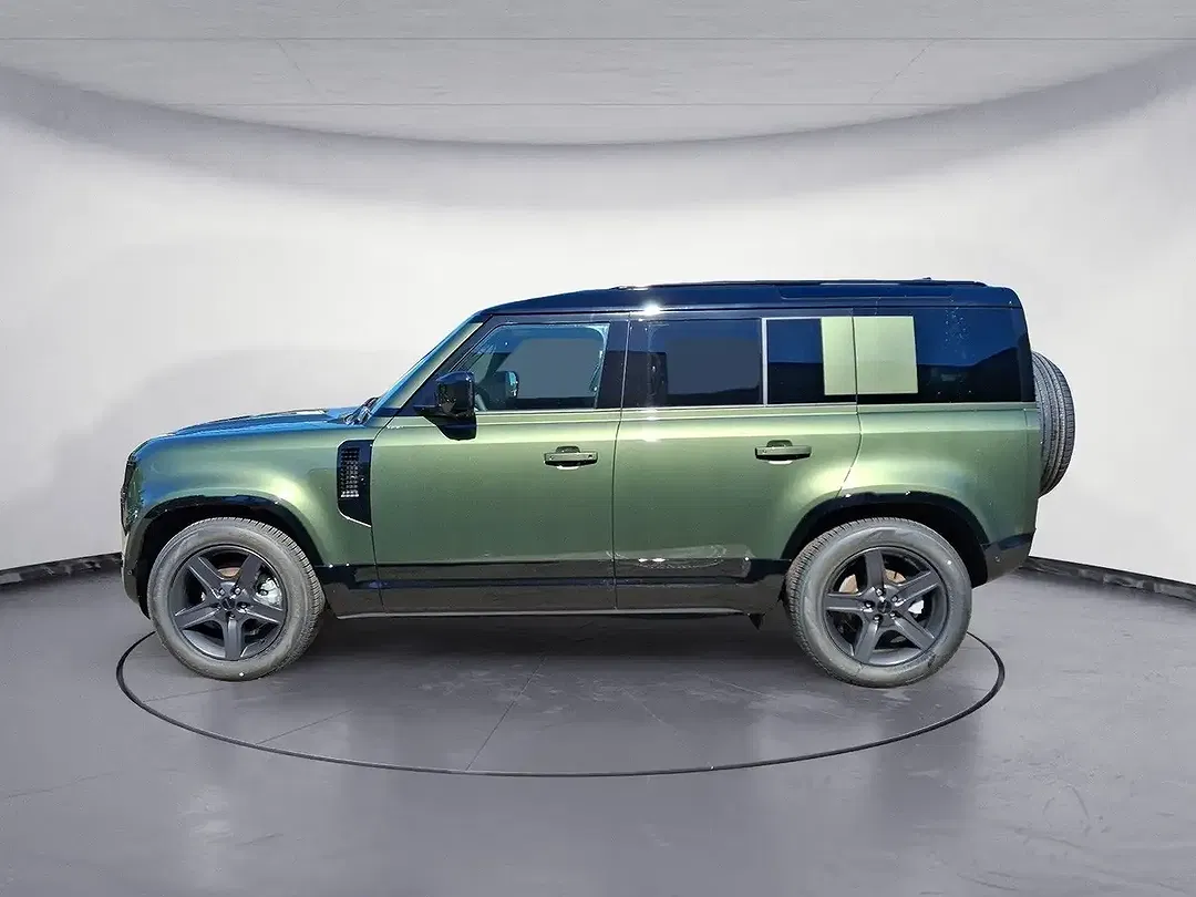 Land Rover Defender - Thumbnail 1