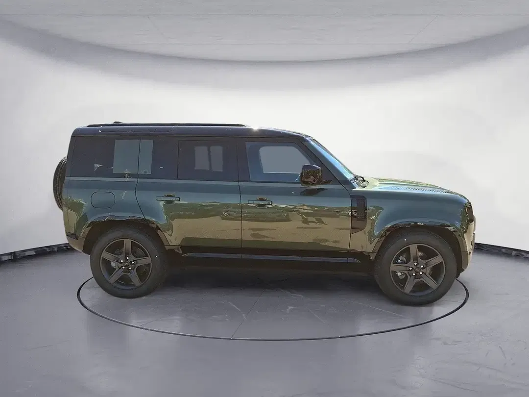 Land Rover Defender - Thumbnail 2