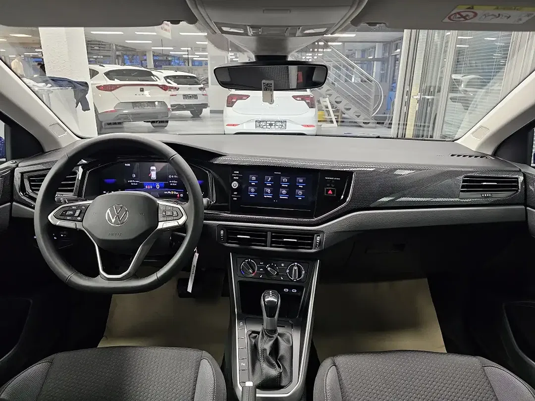 Volkswagen Polo - Thumbnail 9