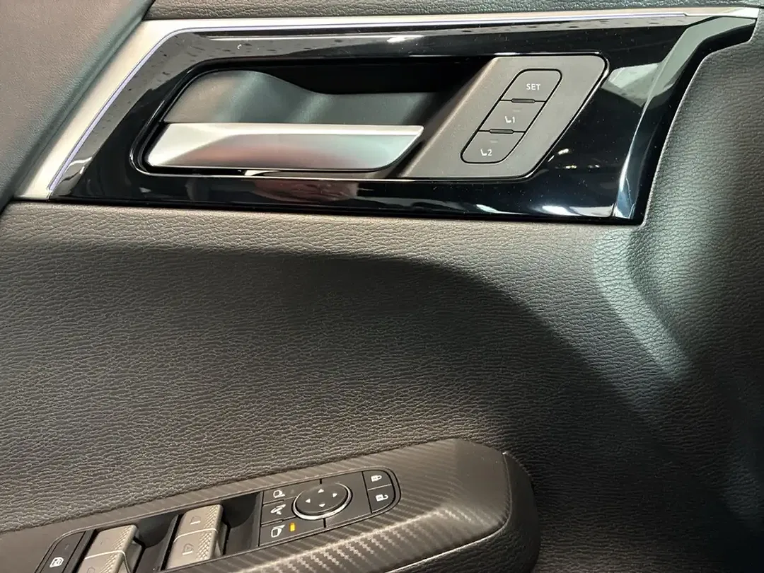 Mitsubishi Outlander - Thumbnail 11
