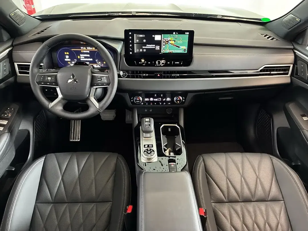 Mitsubishi Outlander - Thumbnail 8