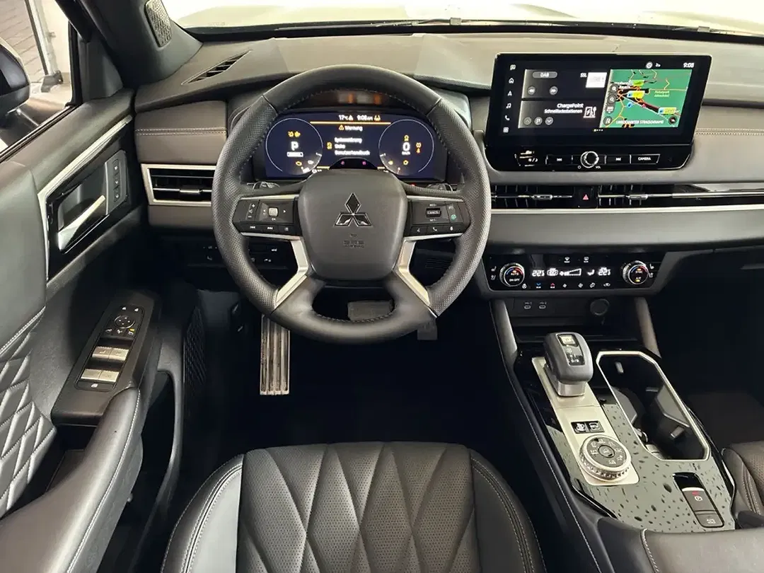 Mitsubishi Outlander - Thumbnail 9