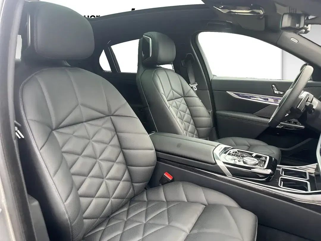 BMW 740 - Thumbnail 6