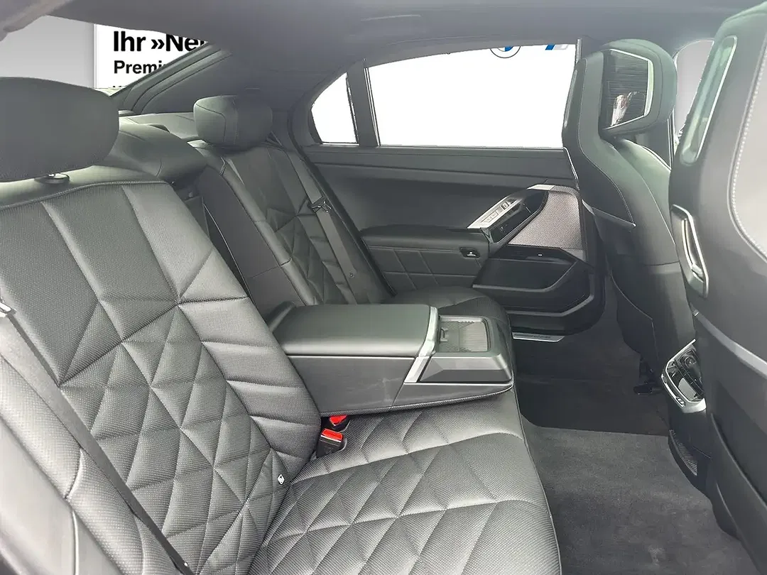 BMW 740 - Thumbnail 8
