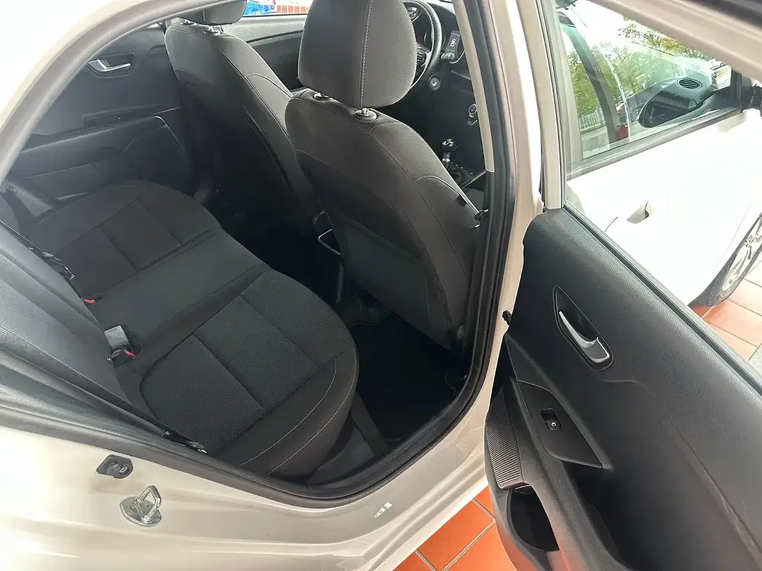 Kia Rio - Thumbnail 13