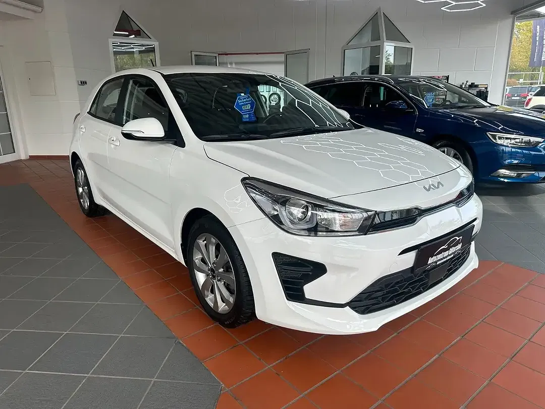 Kia Rio - Thumbnail 2