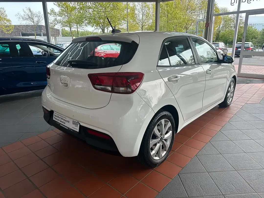 Kia Rio - Thumbnail 3